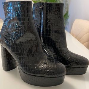 Mix No 6 black croc platform booties sz 7